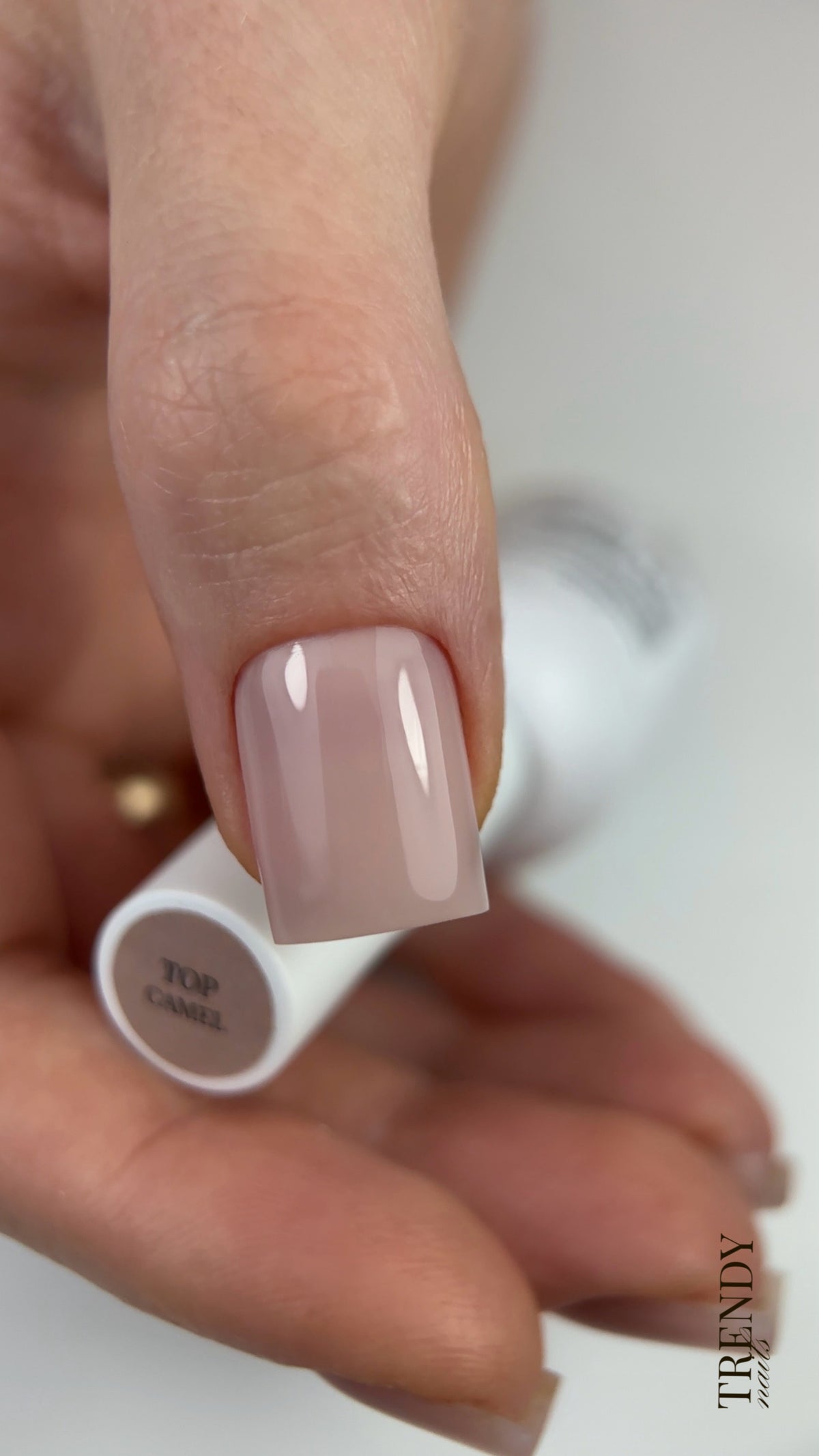 Top Camel, top coat beige laiteux, Trendy Nails